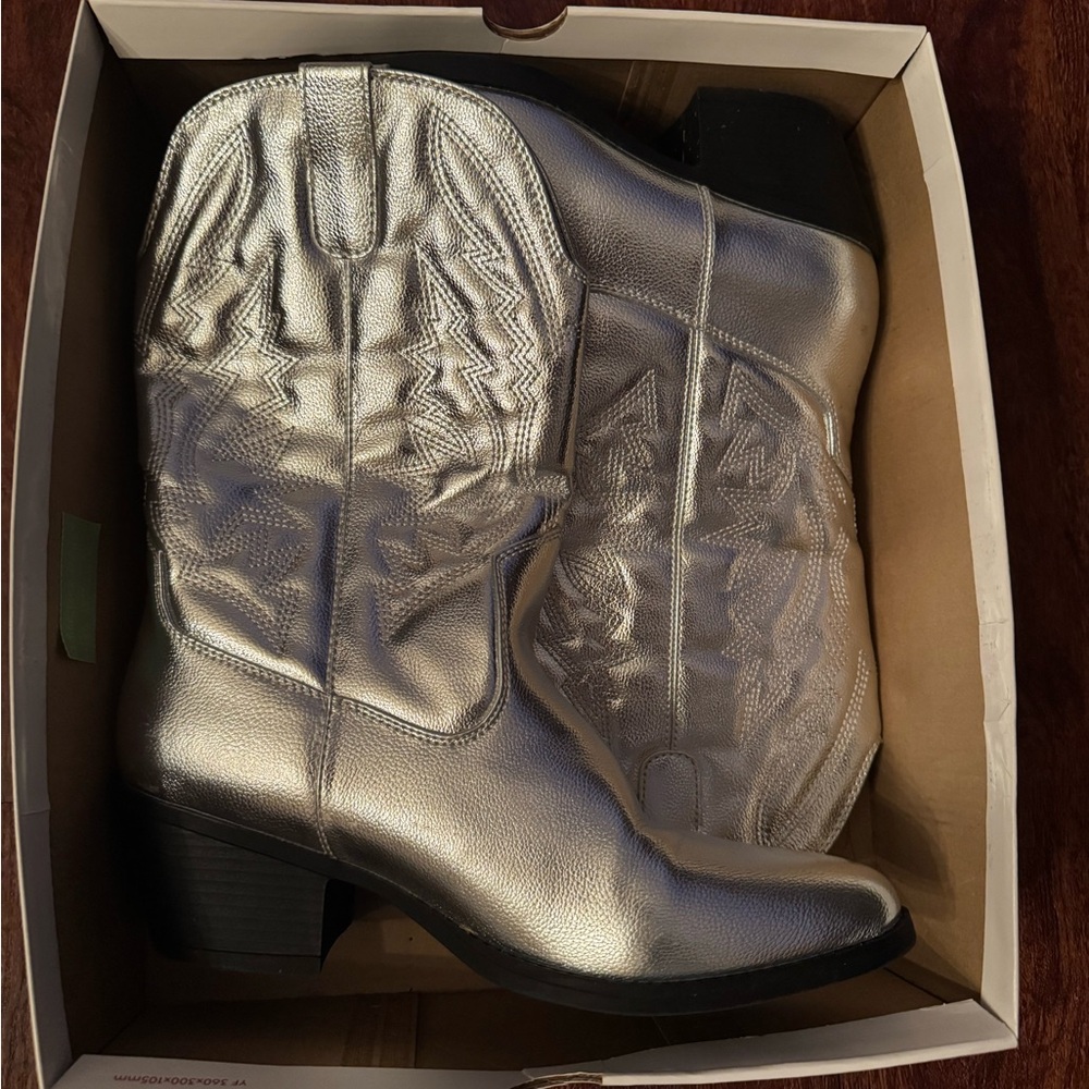 UNIONBAY Silver Heeled Boots